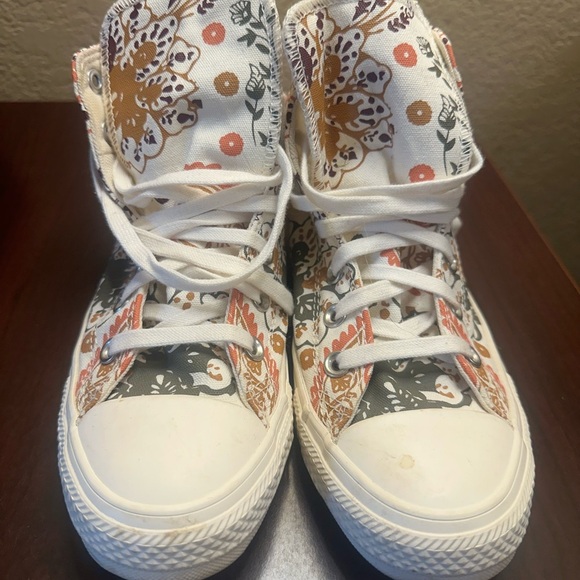 Converse High-Top Sneakers with Floral Pattern - Picture 11 of 12